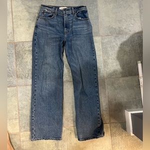 Abercrombie 90’s High Rise Relaxed Jean